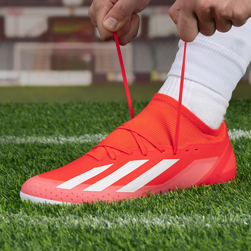 阿迪达斯足球鞋adidas
