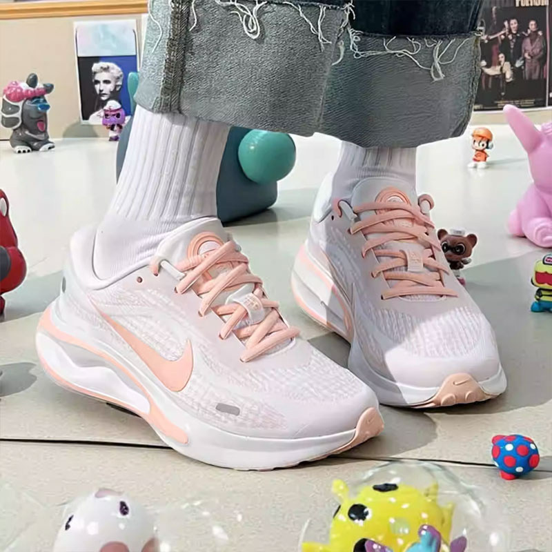 耐克官方正品缓震跑步鞋2026春季新款女款轻便运动鞋FJ9510-109