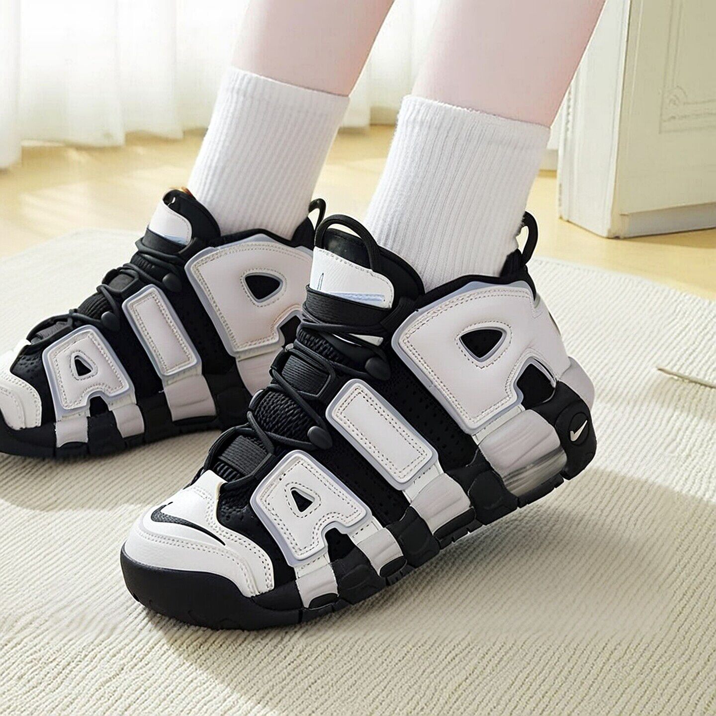 耐克AIR MoreUptempo 黑白皮蓬大Air高帮复古篮球鞋女 DQ6200-001