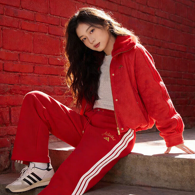 阿迪达斯红色运动套装女装2026新年款春季人造毛夹克外套直筒长裤