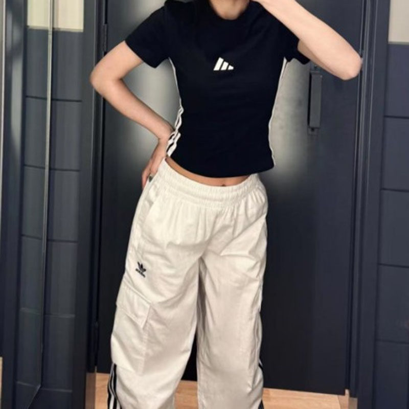 阿迪达斯短袖女26春夏新款运动服短款T恤透气跑步修身上衣JD0846