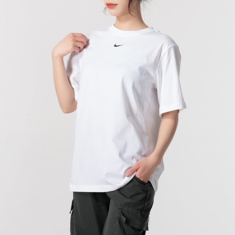 NIKE耐克女款T恤新款白色时尚简约小LOGO舒适透气运动短袖 FD4150