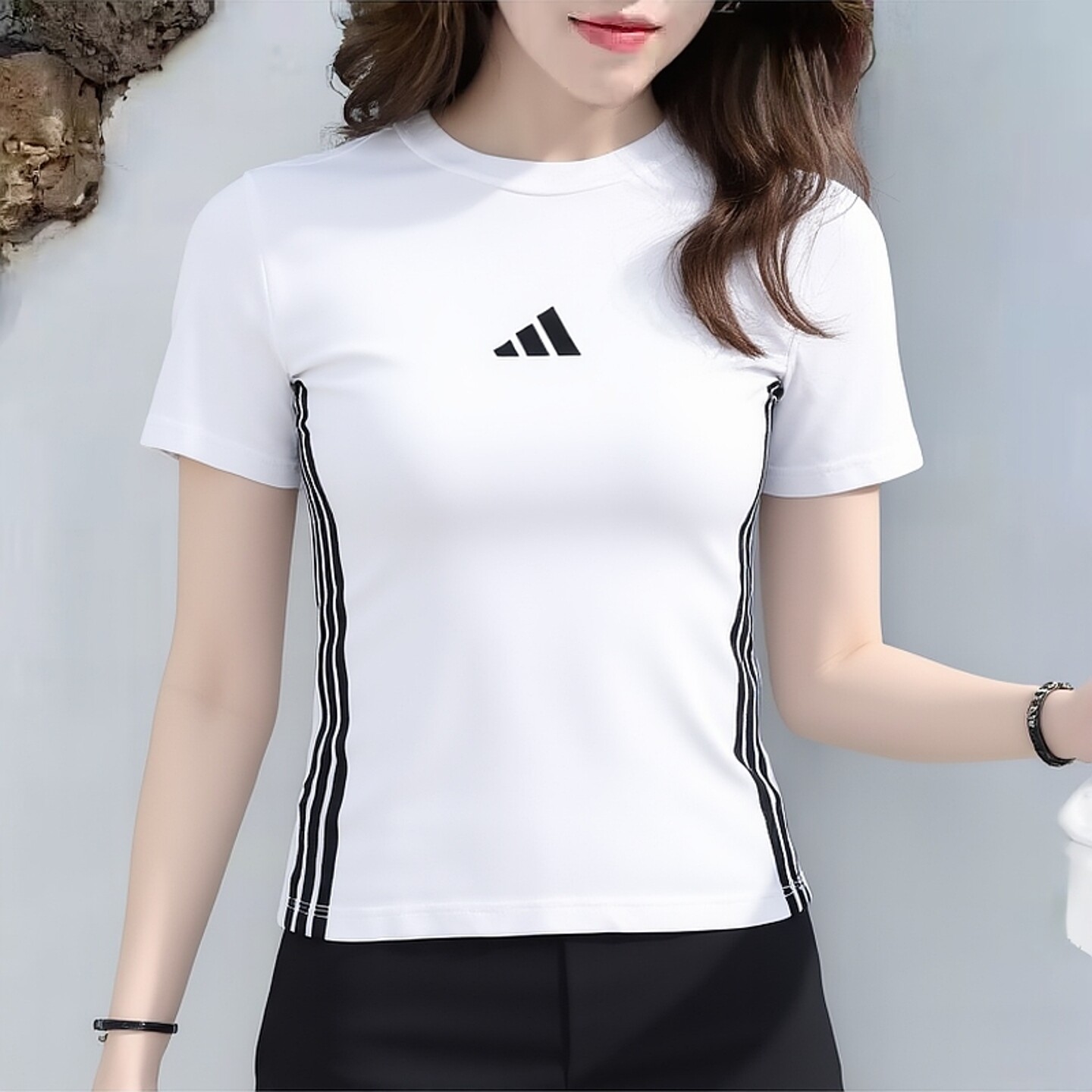 adidas阿迪达斯女装修身跑步短袖26春季新款运动服健身透气JE1239