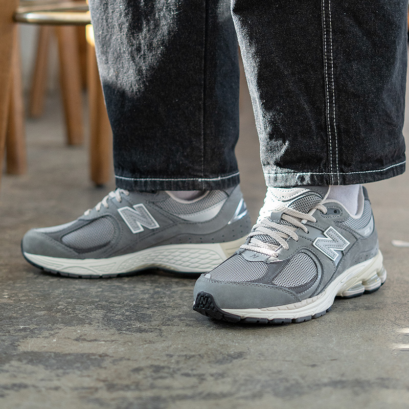 NEW BALANCE男女灰色休闲鞋25冬季新款运动鞋健身跑步鞋M2002RNM