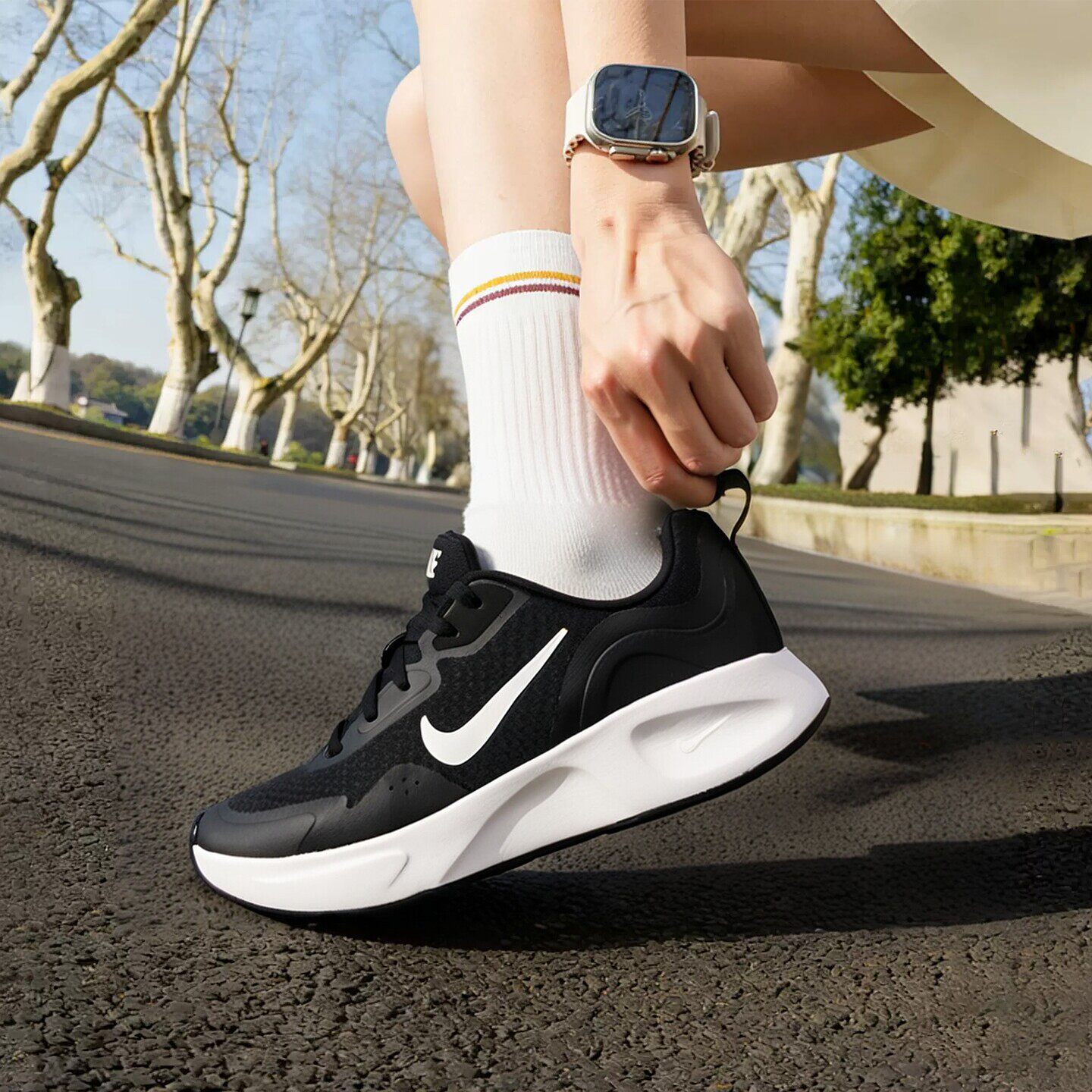 NIKE耐克鞋子女鞋运动鞋新款网面透气休闲鞋轻便缓震黑白色跑步鞋