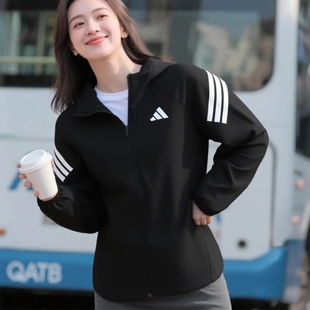 阿迪达斯三叶草女装梭织连帽夹克外套26春季新款跑步运动服KQ8074