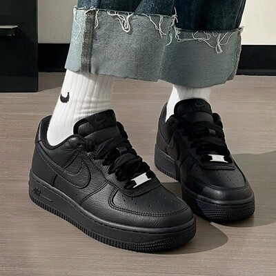 Nike耐克女鞋AF1丝绒鞋带纯黑色空军一号运动休闲板鞋HV4403-001