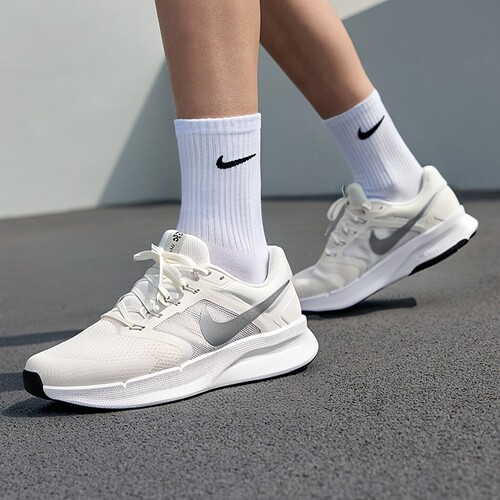 NIKE男夏季新款缓震跑步鞋