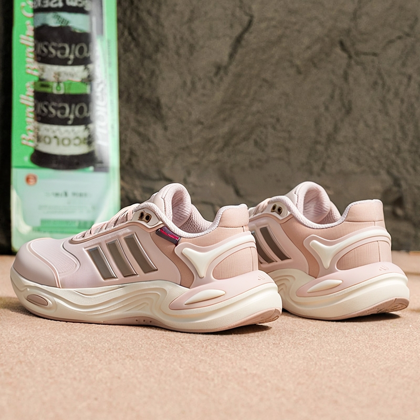 阿迪达斯官方女鞋2025秋冬季暖风厚底运动鞋轻便缓震跑步鞋JQ4092