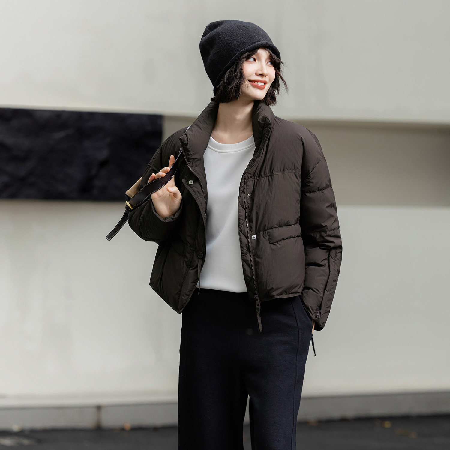 某鸭羽绒服女2024新款时尚女士百搭休闲简约短款韩版羽绒服892F20