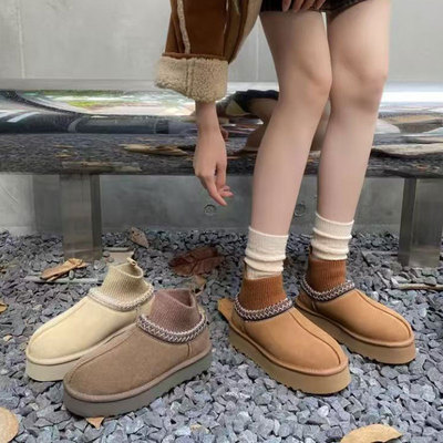 羊皮毛一体加绒短筒雪地靴女
