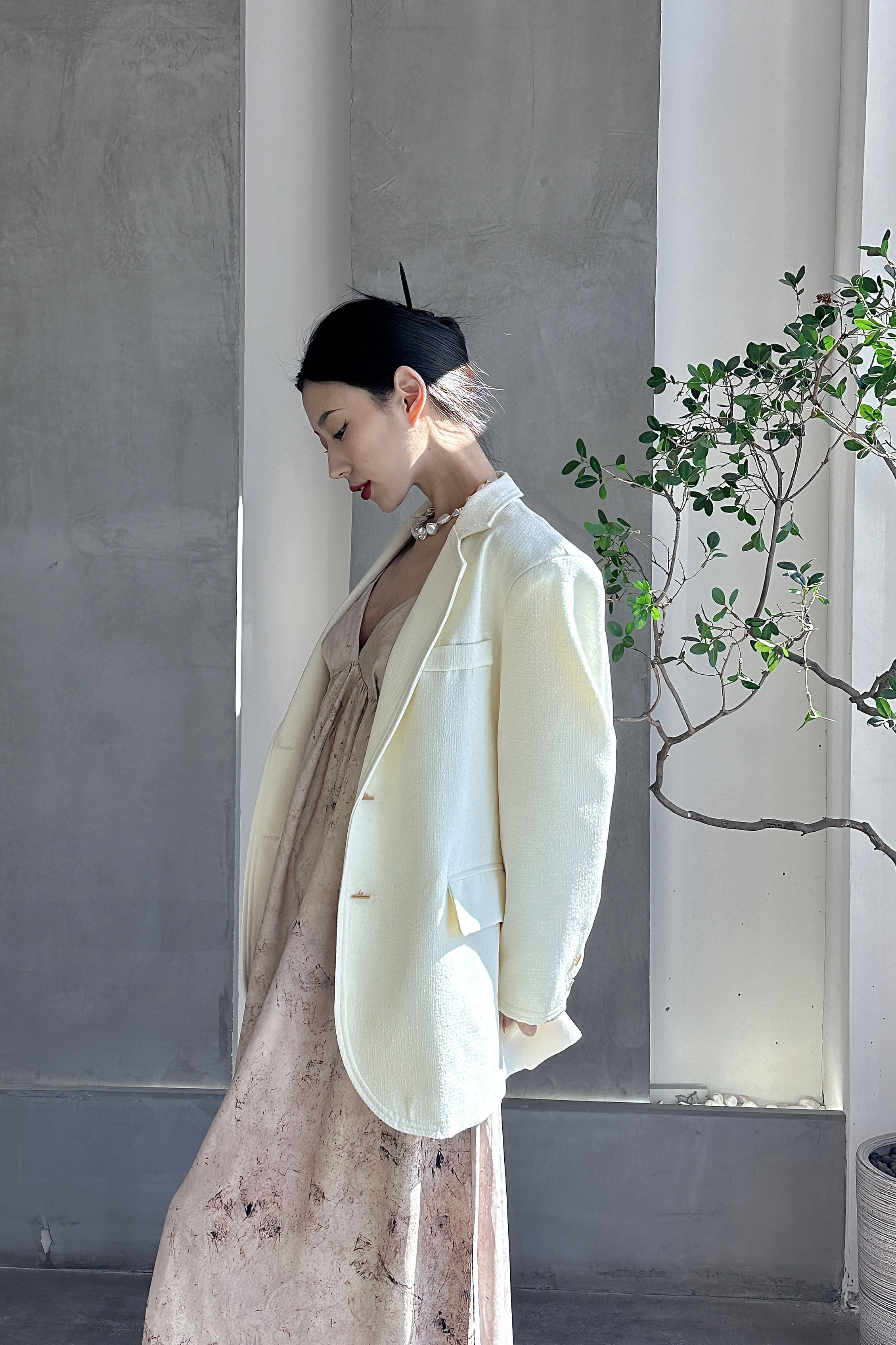MUZI自制 奶白仿麻肌理廓形西装外套 中长款白色休闲小西服上衣