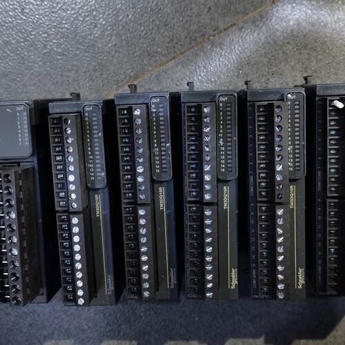 TM3DQ16R TM3DI8 TM3DQ8U TM200C16R/C16T/C16U  PLC