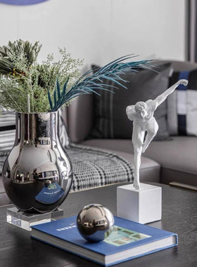 现代简约人物雕塑摆件软装样板间