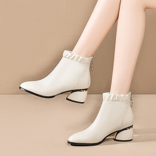 圆头短靴女粗跟鞋子秋冬新款女单靴白色真皮短筒靴百搭大码女靴子