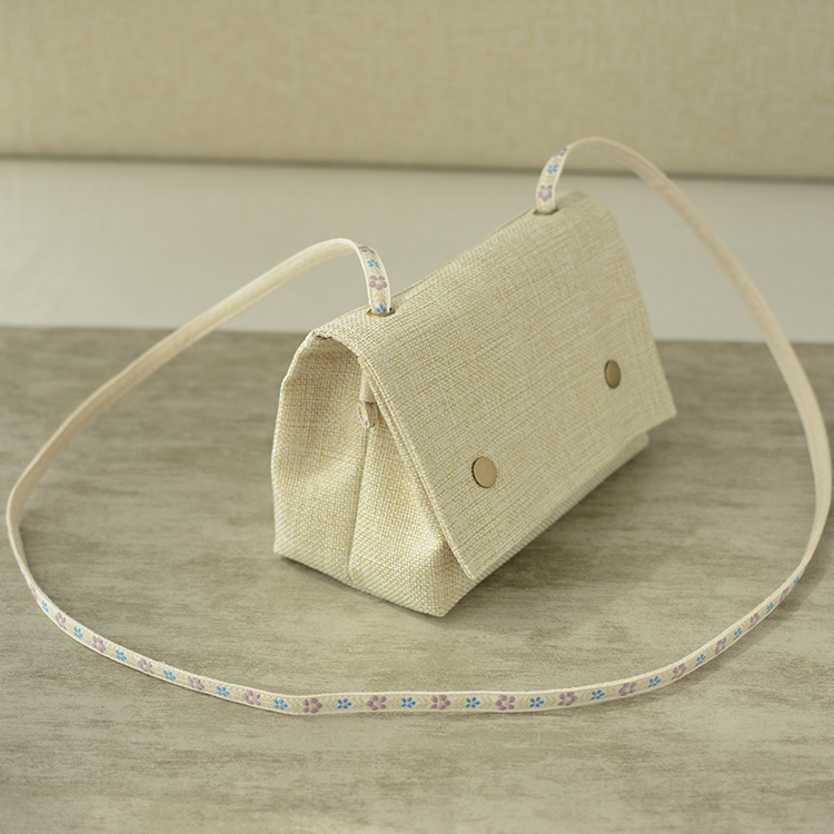 刺绣细背带休闲简约女布艺小方包
