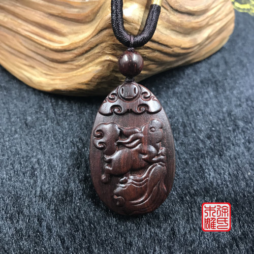 正宗印度小叶紫檀兔牌 红木兔子 木雕卯兔吊坠挂件 十二生肖项链