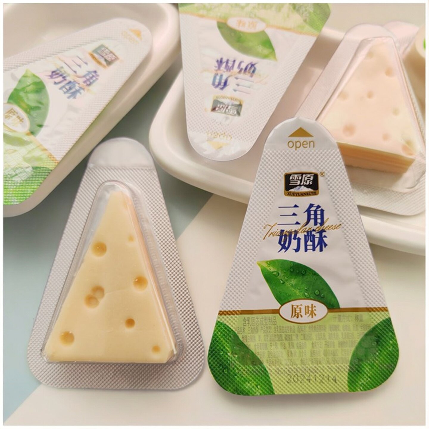 雪原三角奶酥内蒙特产酥软香甜