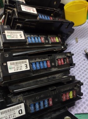 维修汉兰达凯美瑞大灯控制模块灯光控制器82720-48040/33110