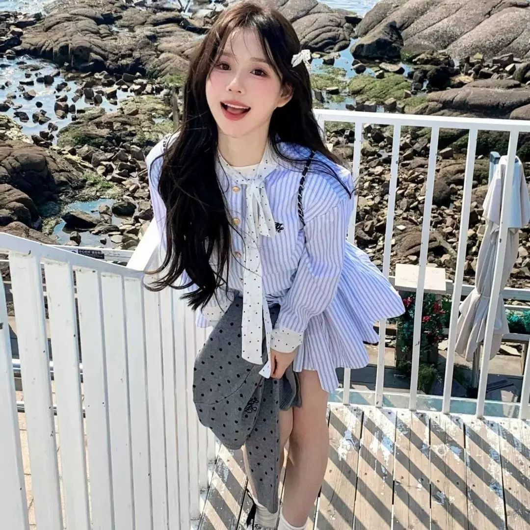 条纹拼接蝴蝶结衬衫连衣裙套装女春秋新款设计感长袖收腰显瘦短裙