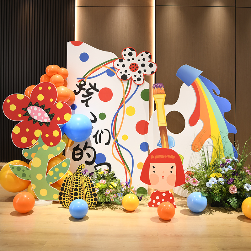 美术画板布置装饰室儿童展