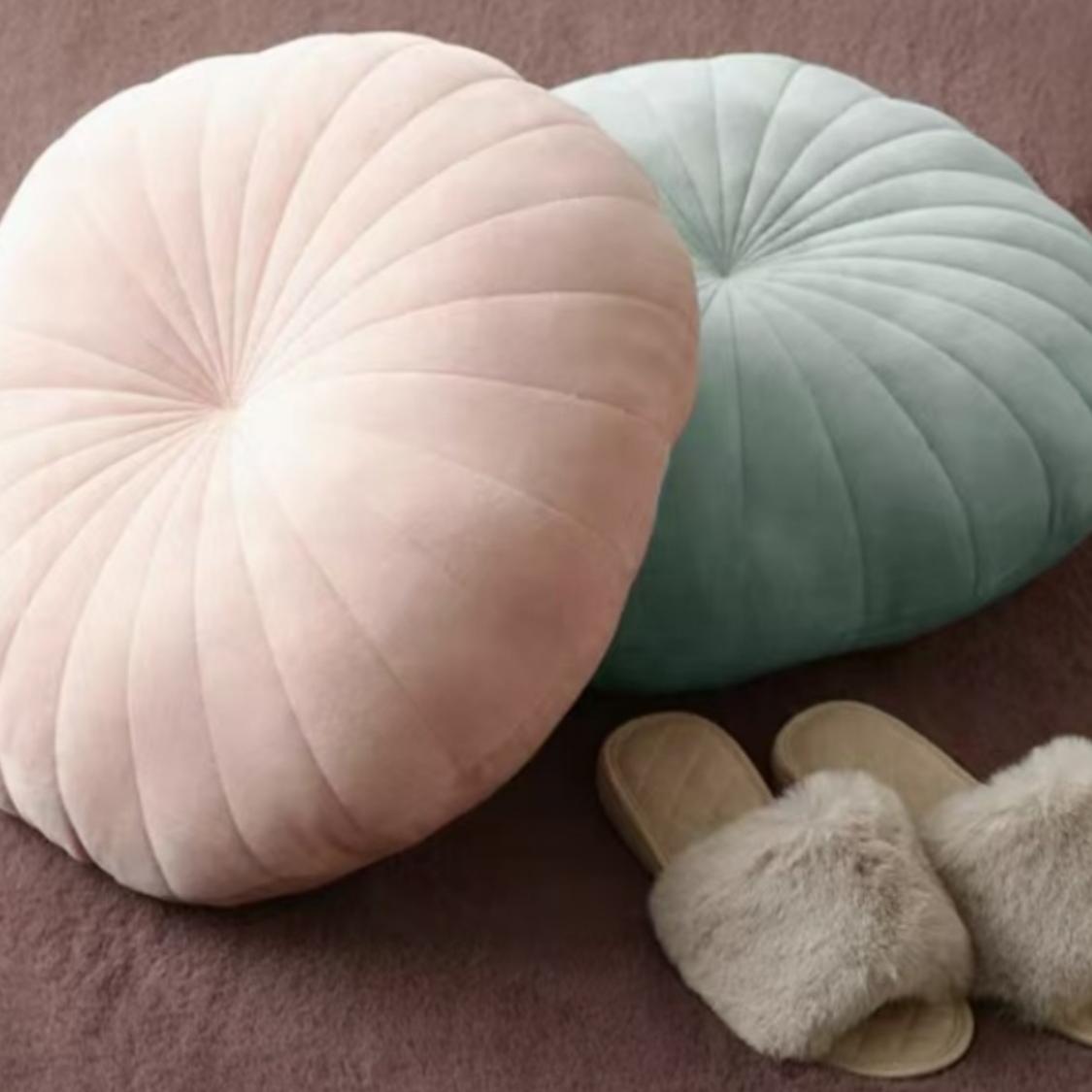 原单平绒可爱蒲团抱枕靠垫搭配