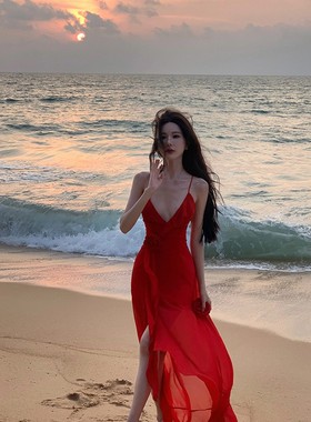 露背沙滩边高裙红色泰国荷叶吊带海边度假开叉拍照性感三亚连衣裙