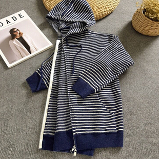 减龄洋气百搭双拉链针织开衫女2026春秋新款宽松条纹毛衣连帽外套