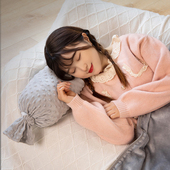 糖果枕可收纳午睡毯空调盖毯办公室午休小枕头两用靠枕毯子二合一