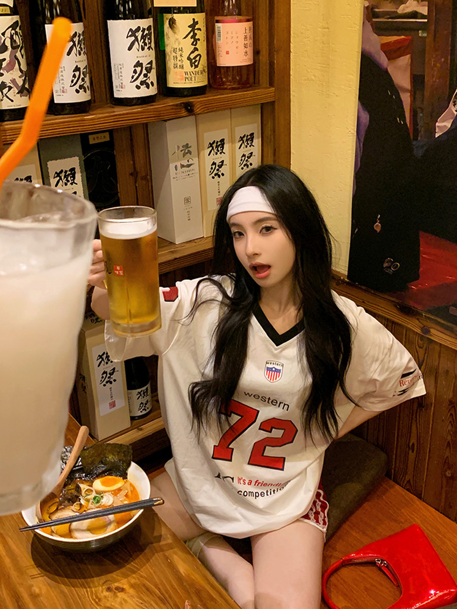 字母印花撞色短袖宽松T恤女夏季休闲风运动球衣设计感v领百搭上衣