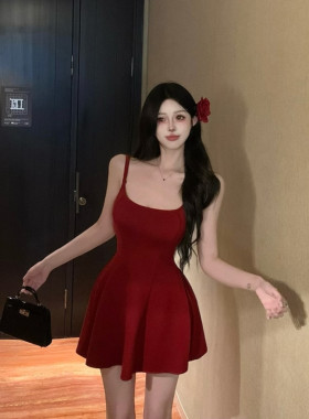 纯欲性感吊带连衣裙女夏季新款修身气质红色裙子显瘦收腰a字短裙