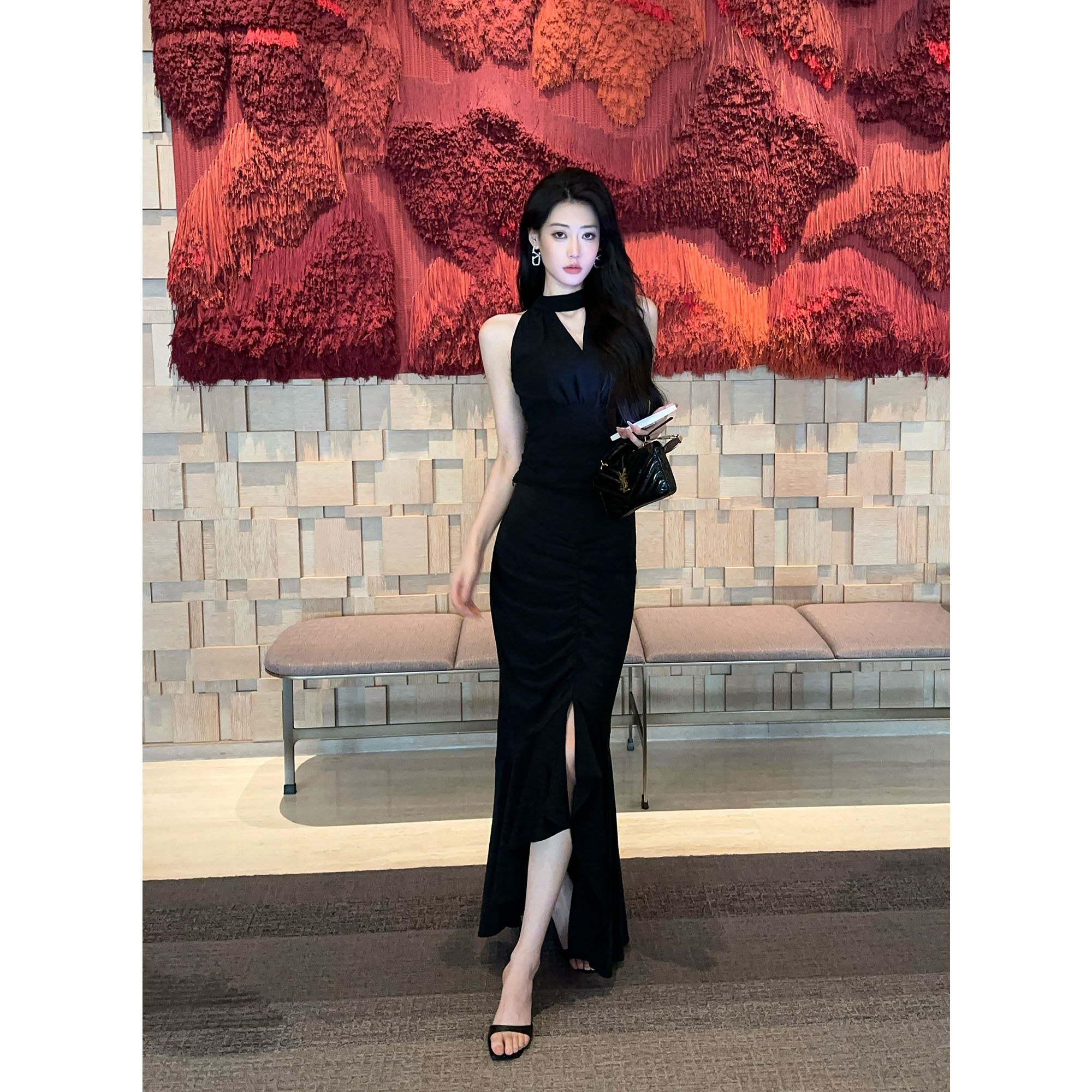 纪金其法式名媛设计感小众黑色上衣露肩v领时髦背心百搭时尚T恤女