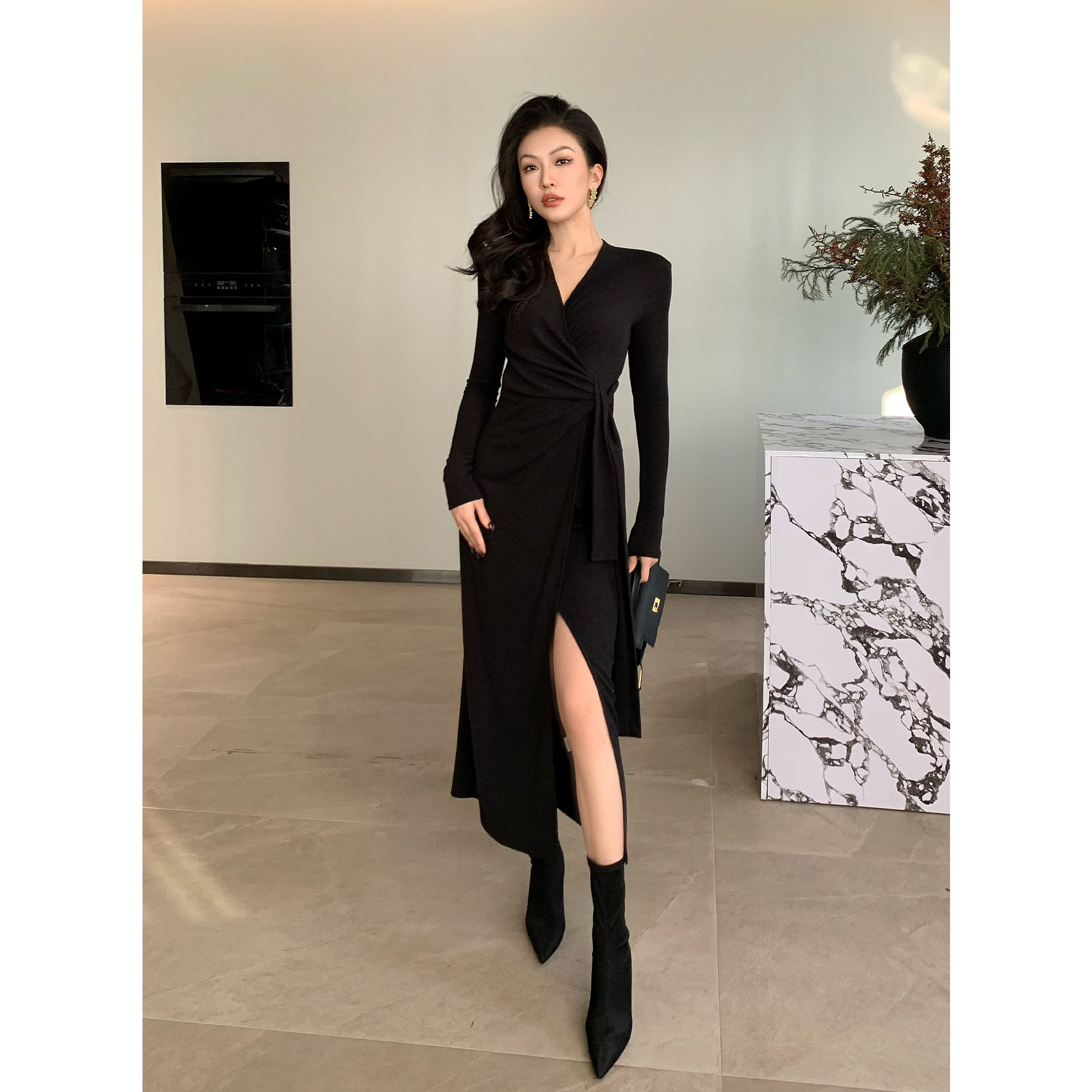 JIJINQI秋冬长袖v领黑色连衣裙