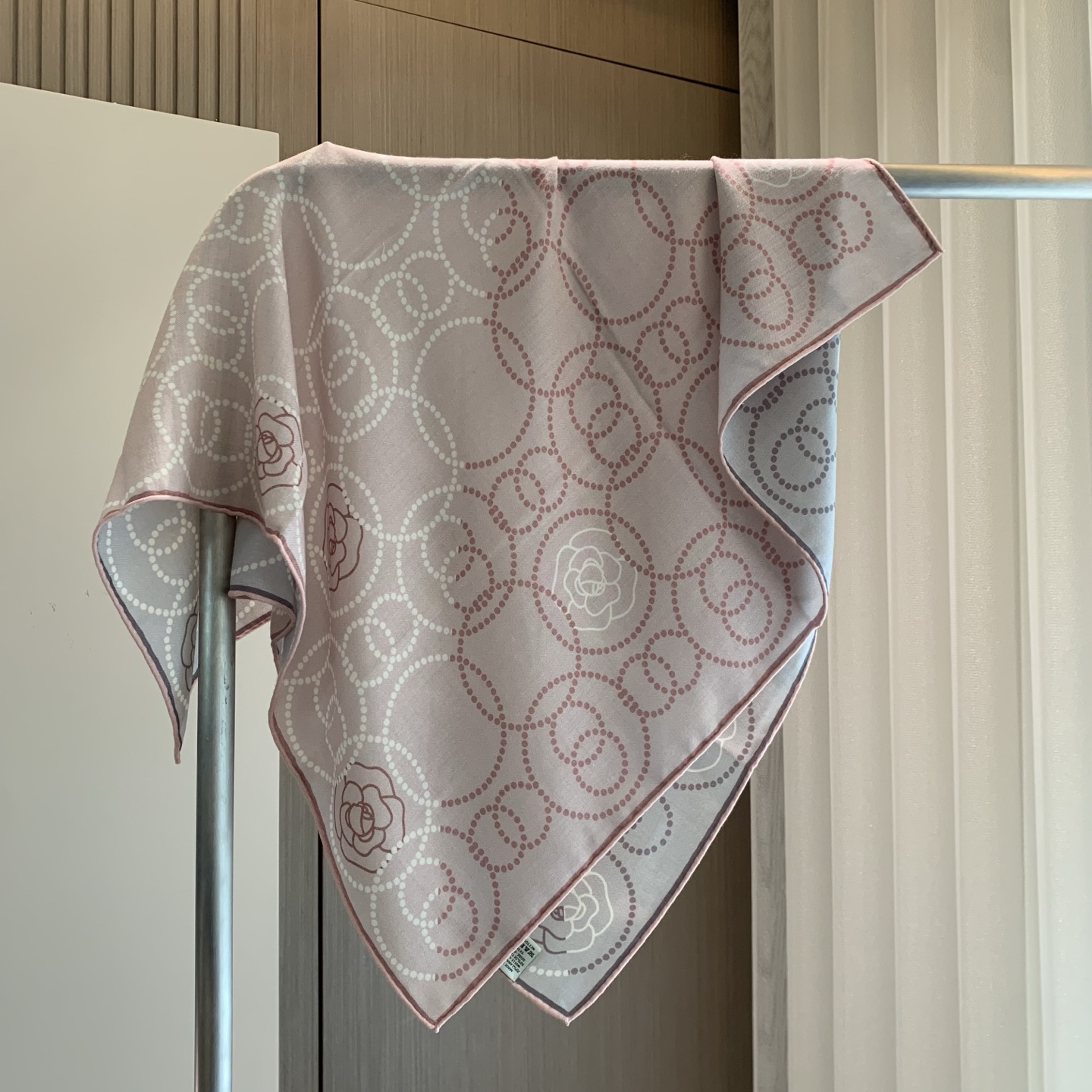 「温柔粉调山茶花」双面丝毛围巾女冬季轻奢真丝羊毛方巾披肩围脖