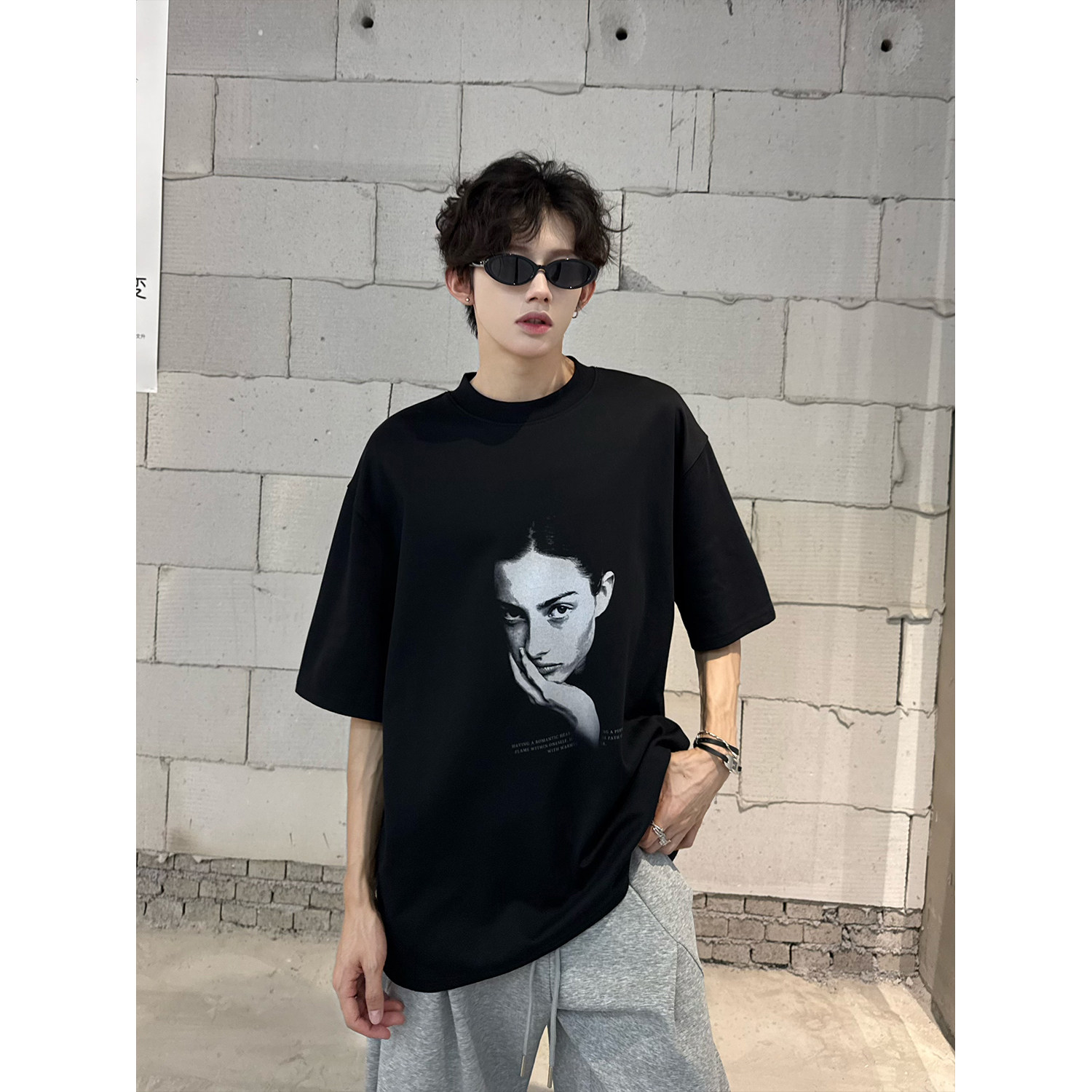 C316 T8326 P33 夏装新款个性人物印花短袖T恤黑色tee图片