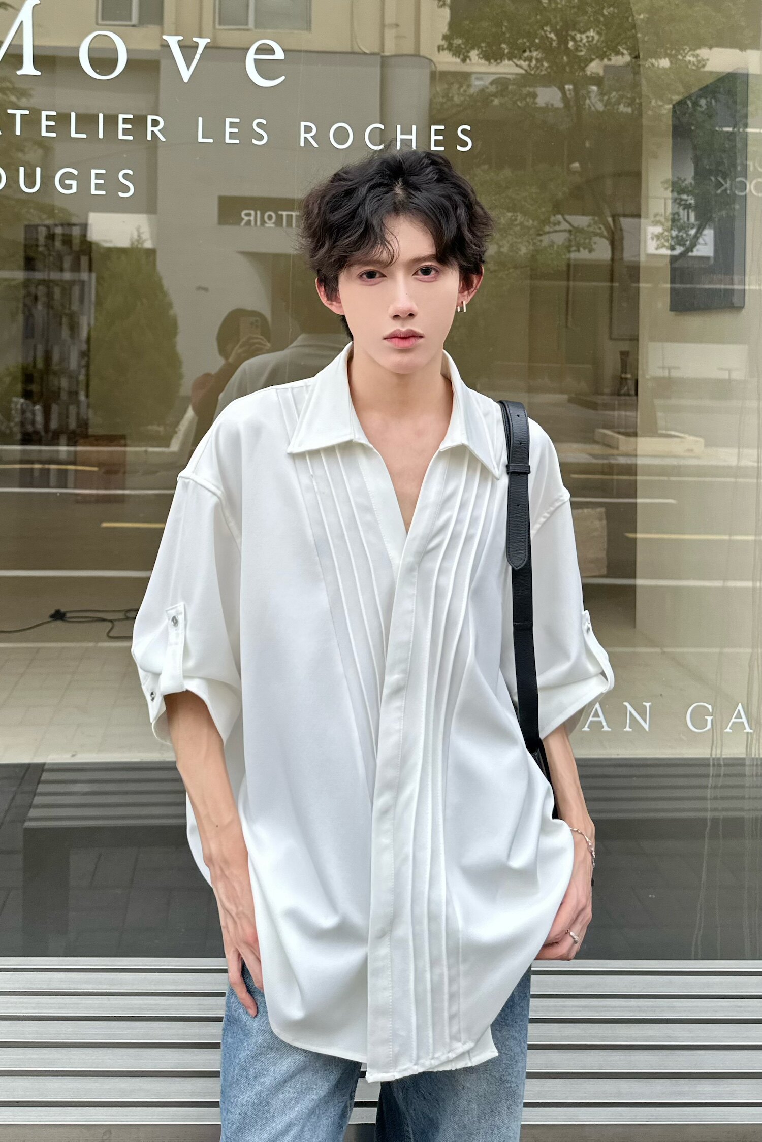 斜门襟白色短袖衬衫男痞帅高级感夏季冰丝衬衣发型师潮牌男模穿搭图片