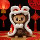 我是58厘米拉布布红醒狮披风ZIMOMO大首领搪胶LABUBU新年红装 饰酷