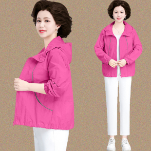 妈妈春装薄款外套加大码2025新款中老年女夏季连帽时尚洋气防晒服