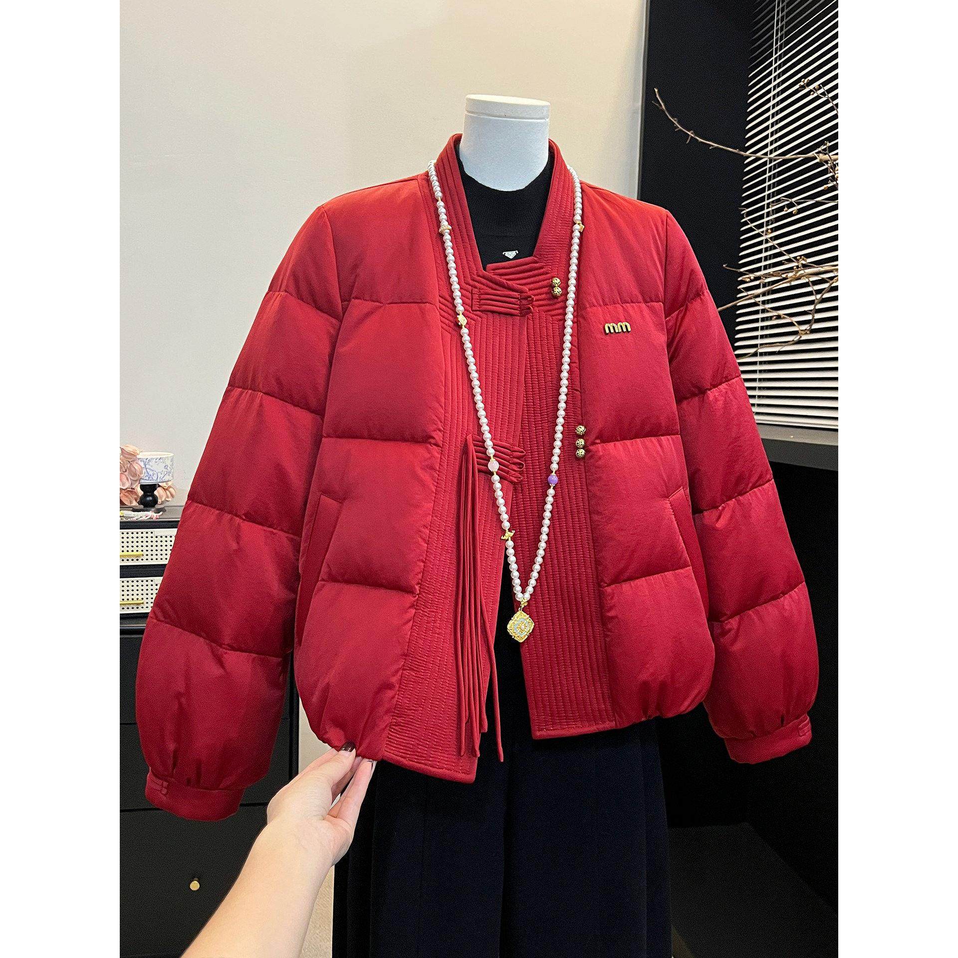 妈妈装红色短款羽绒服冬季新款2025中老年V领加厚保暖鸭绒服外套