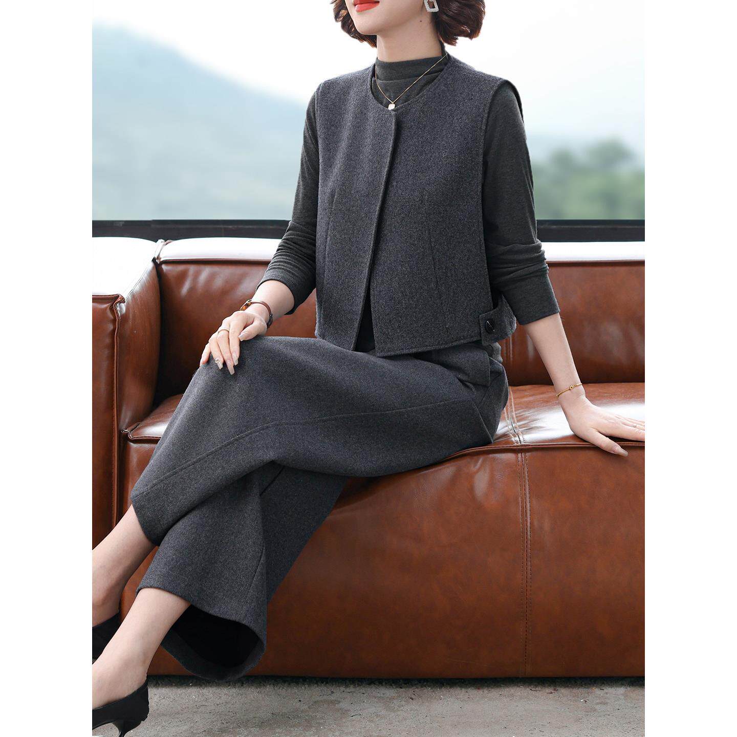 羊毛呢外套女春秋三件套中年妈妈马甲时髦洋气休闲阔腿裤套装