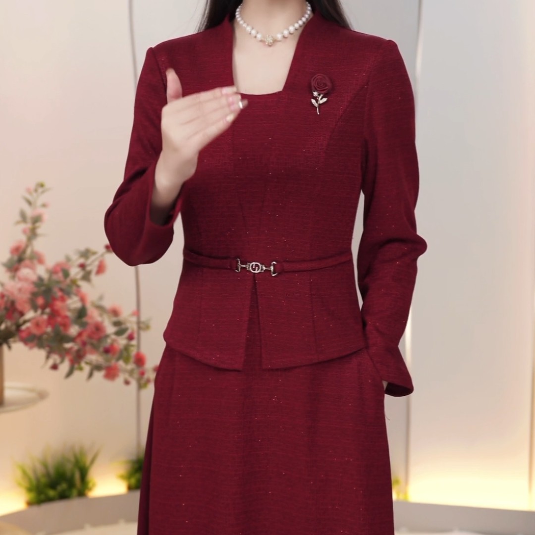 高级迪亚精纺假两件酒红色礼服裙2026秋季新款遮肚大码婚宴连衣裙