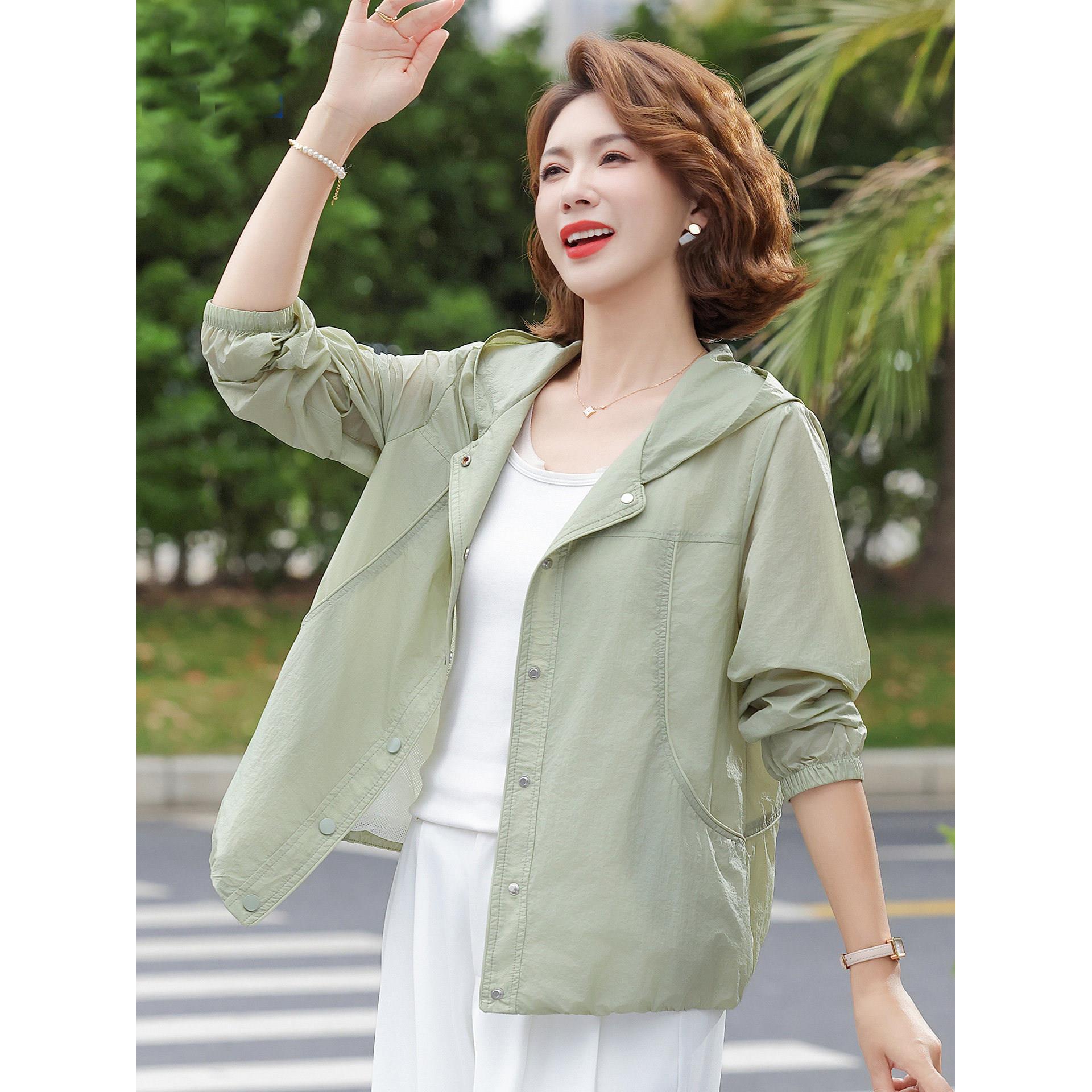 妈妈夏装大码防晒衣服中老年女春夏薄款连帽外套2026新款风衣