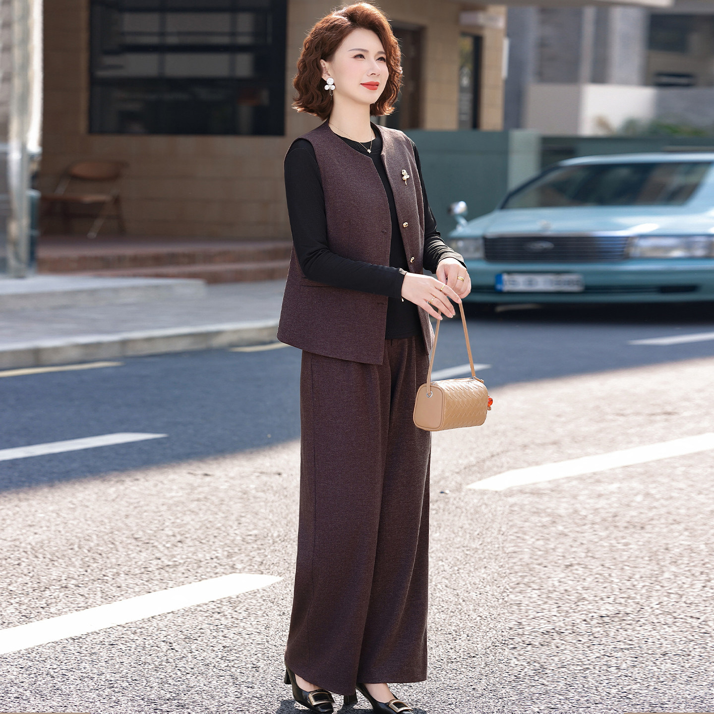妈妈秋装2026新款套装贵夫人马甲外套洋气中老年女春秋三件套
