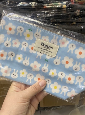 新款三角中号化妆包22*13*7cm 韩国东大门wing档口防水包收纳包