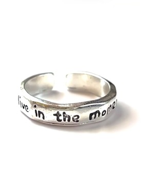 Live in the moment戒指 活在當下 開口可調节指环