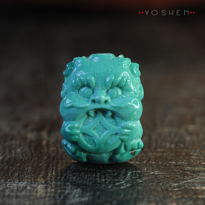原矿绿松石小雕刻件瑞兽抱铜钱的小狮子手工精工美品文玩手串隔珠