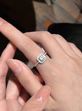 新款闪钻方形女戒小方糖戒指女款轻奢感百搭食指素圈小众设计指环