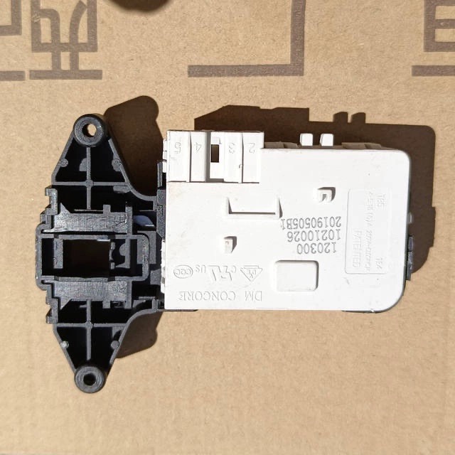 适用伊莱克斯EWF12803JB EWF12703JB滚筒洗衣机门锁开关10210026