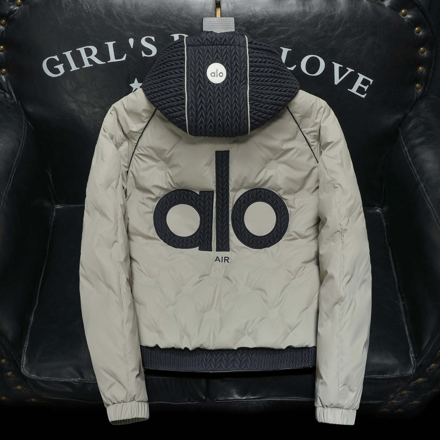 2025秋冬装90%绒连帽麦穗羽绒服男钱塘6006-5122-P330沙发图，男装羽绒服，钱塘6006(原3029)