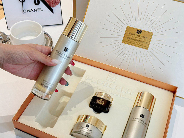 雅诗伊丽莎白尊享枫叶臻奢胶原紧致水乳霜眼霜四件套送女朋友套盒,美容护肤/美体/精油,面部护理套装,淘宝优惠券,粉丝福利购,淘宝优惠卷